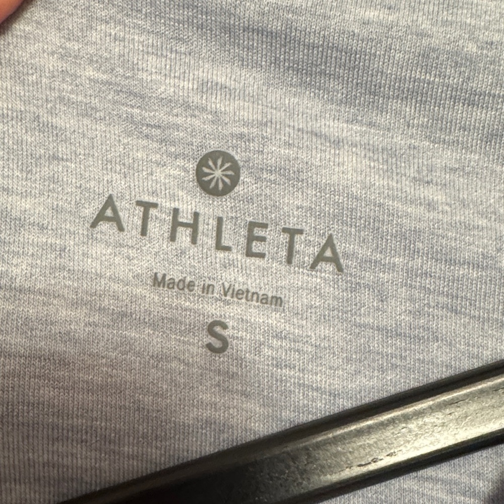 Athleta twisted open back workout top - Picture 4 of 5